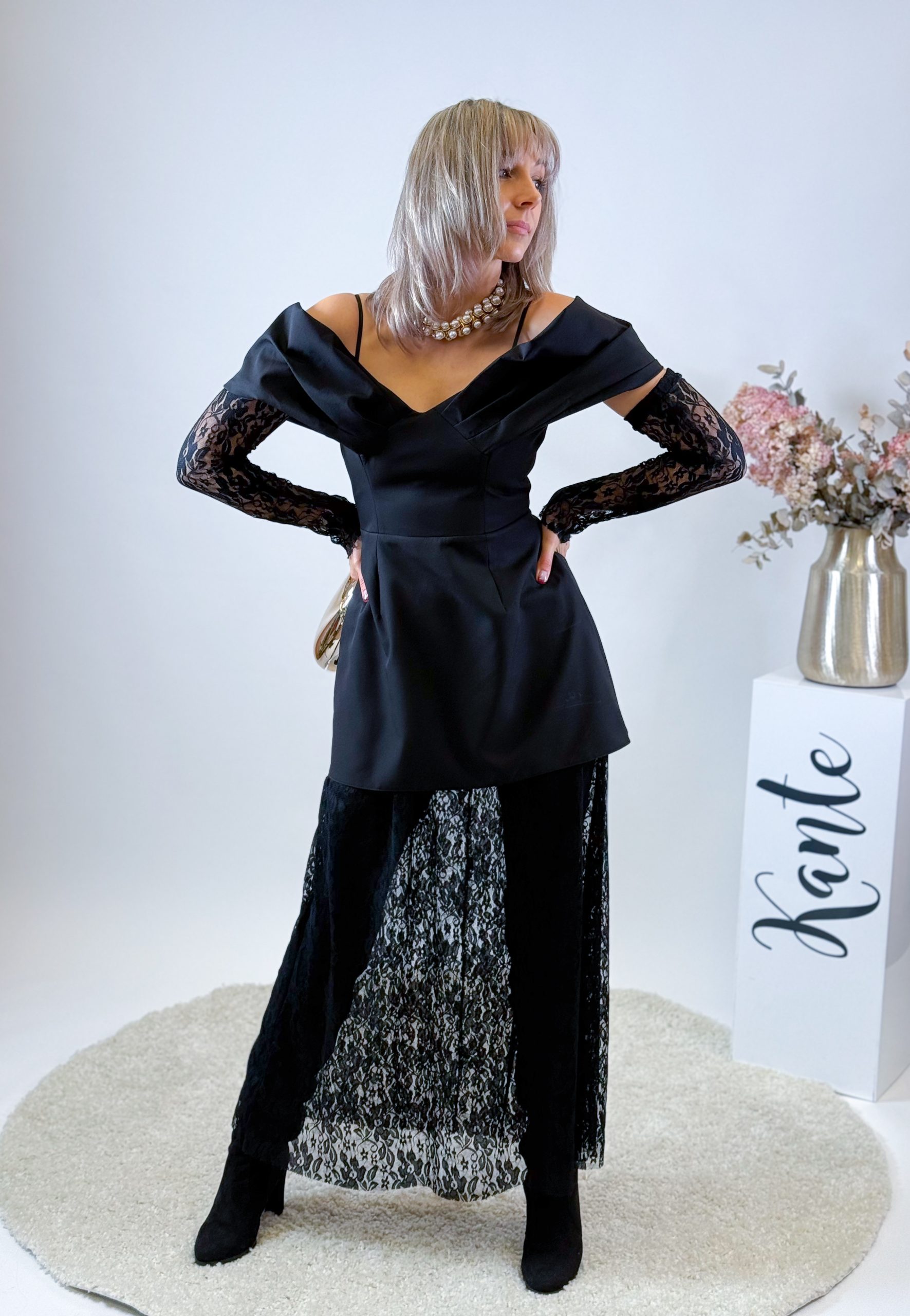 Eleganta, melna kokteiļkleita