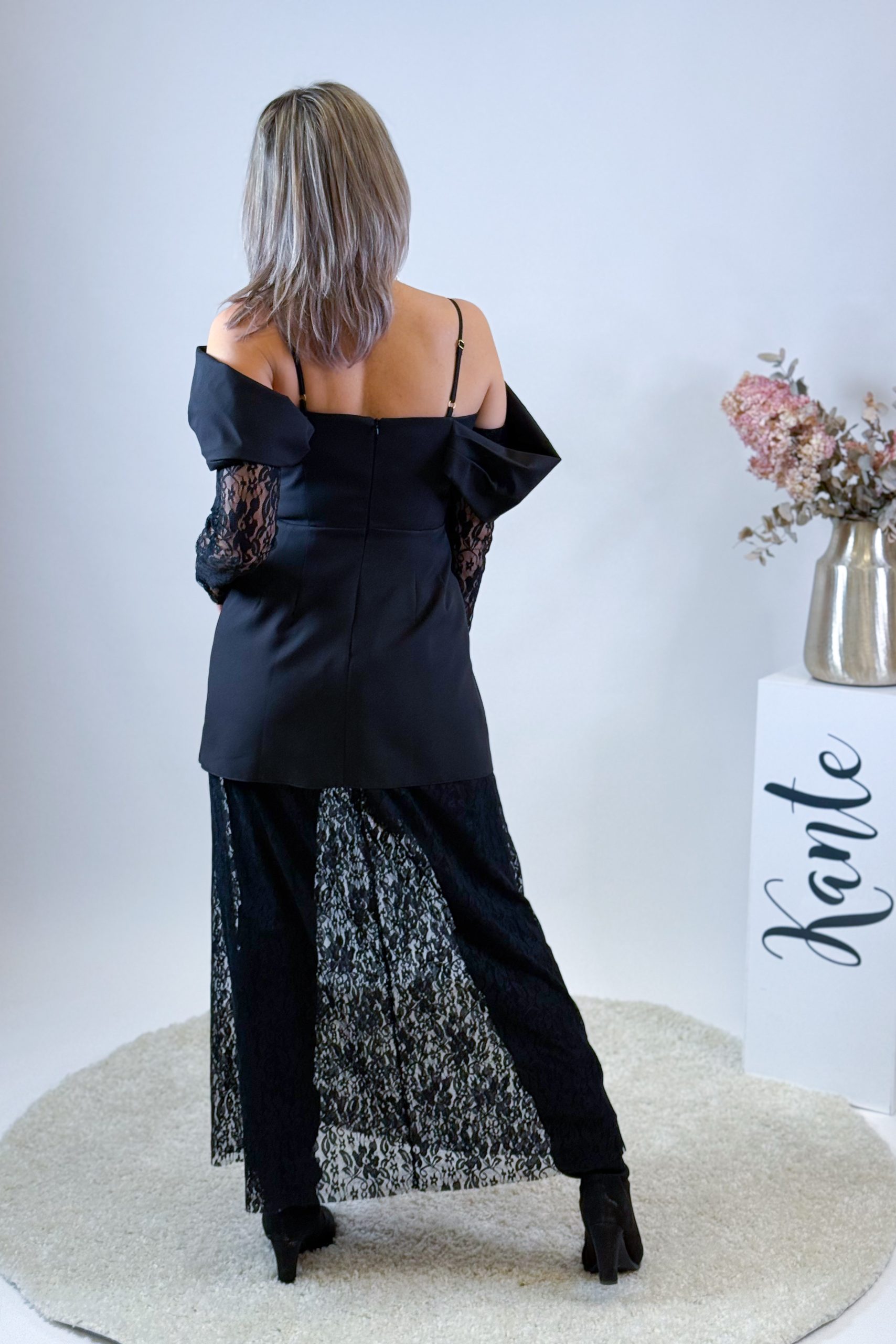 Eleganta, melna kokteiļkleita