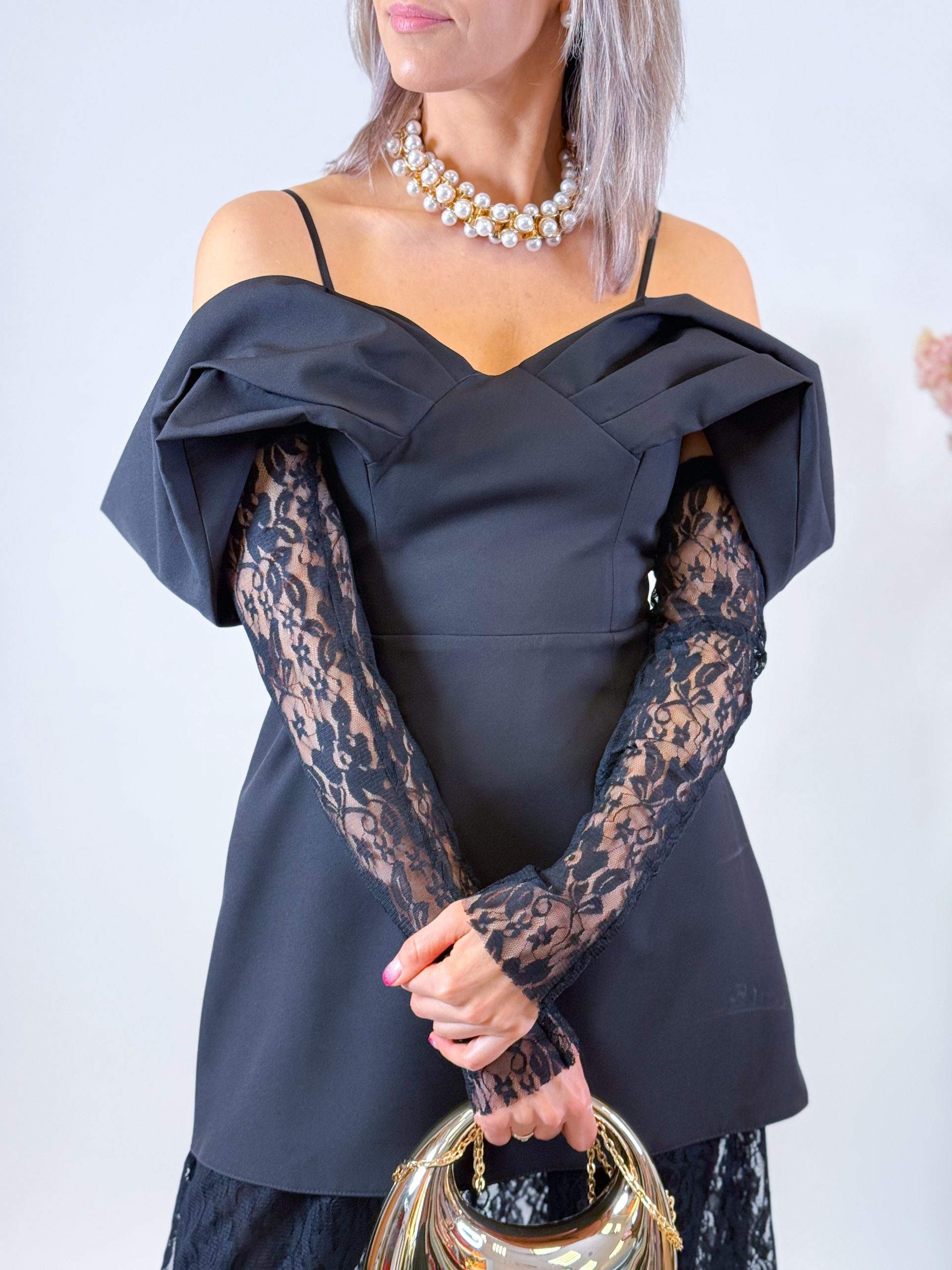 Eleganta, melna kokteiļkleita
